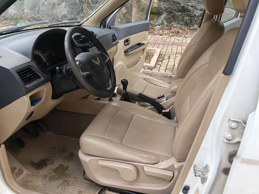 Wuling Hongguang, 2014 4
