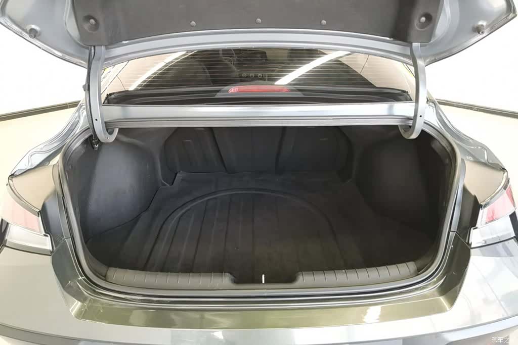 Hyundai Elantra, 2024 4