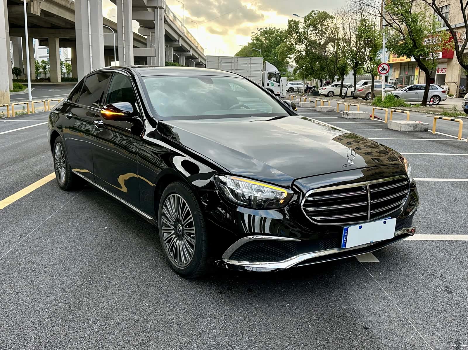 Mercedes-Benz E-Class, 2019 3