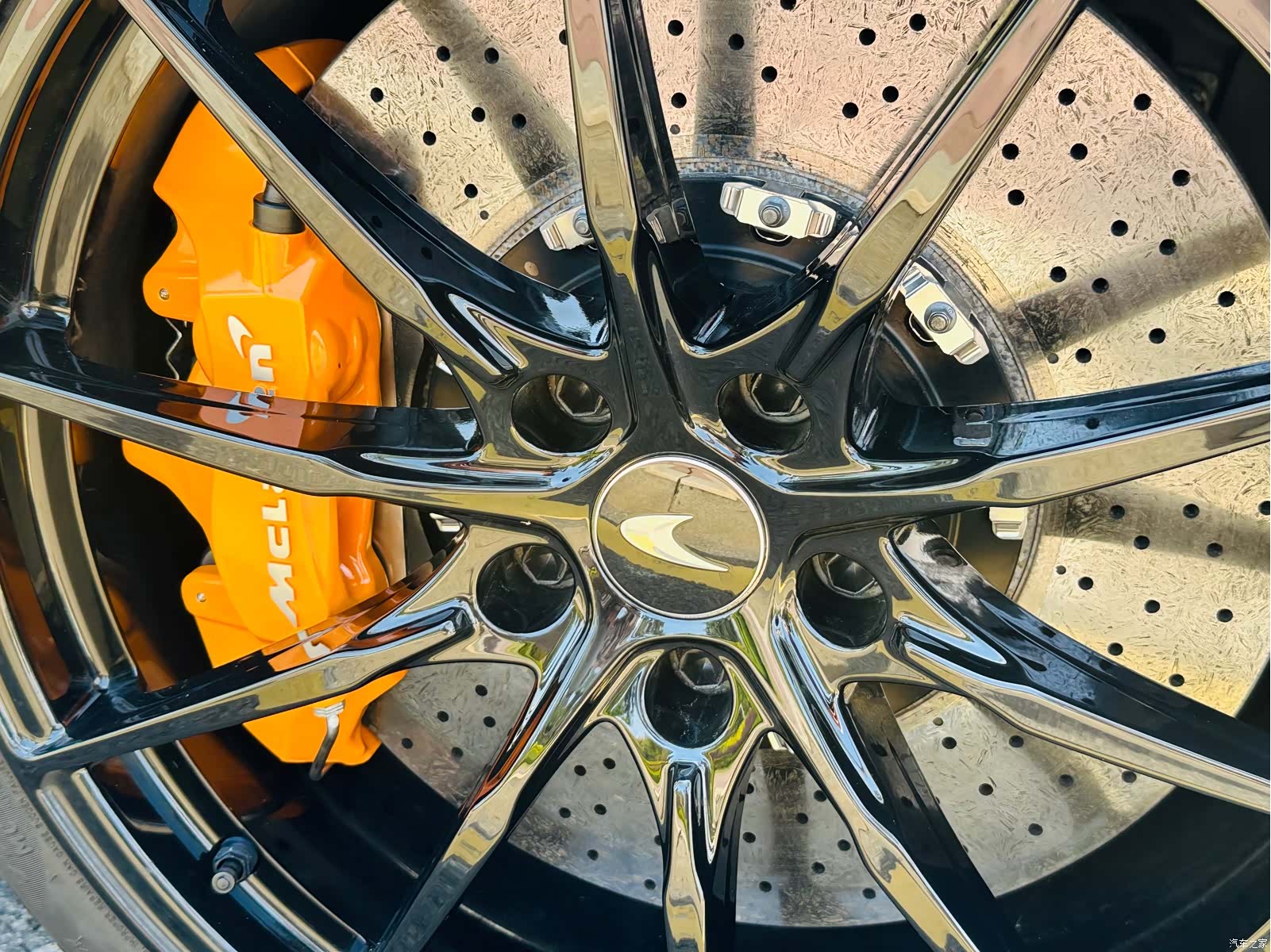McLaren 600LT, 2020 все фото