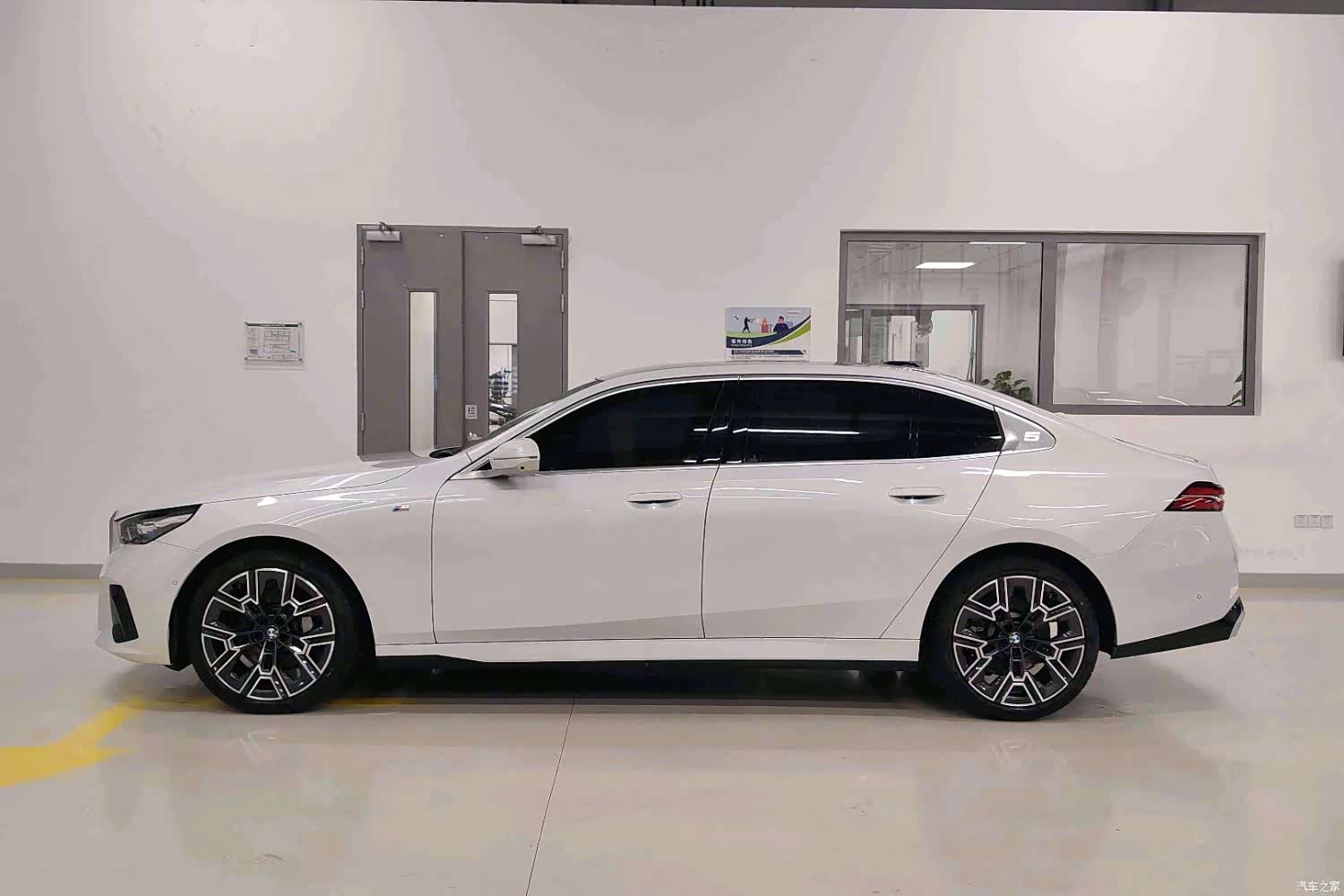 BMW 5 Series, 2025 3