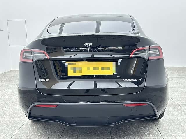 Tesla Model Y, 2022 все фото