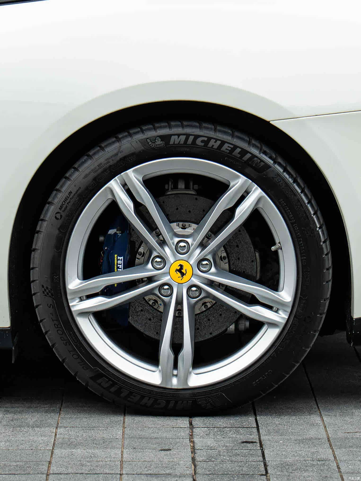 Ferrari GTC4Lus, 2018 10