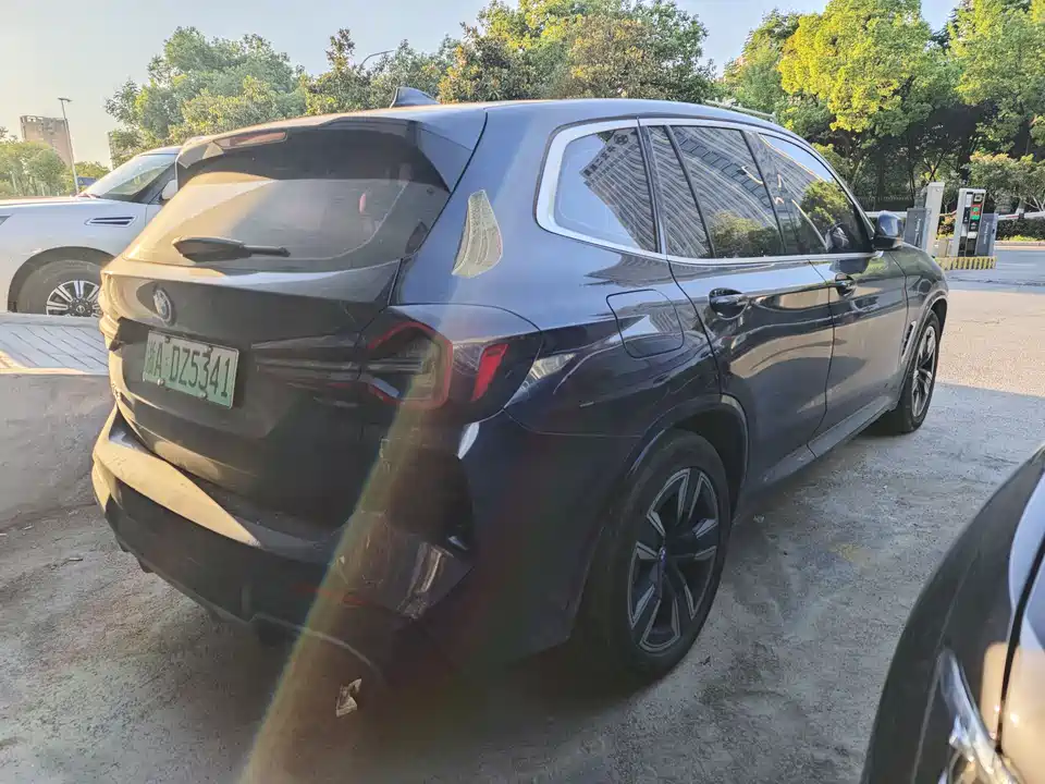 BMW iX3