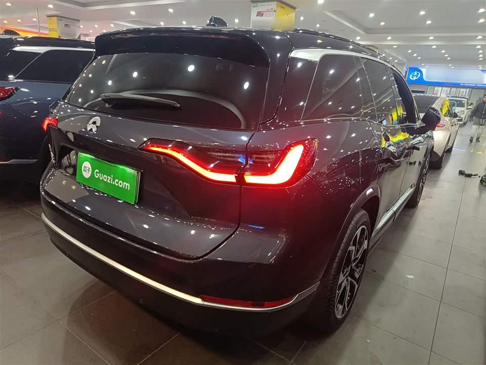 NIO ES8