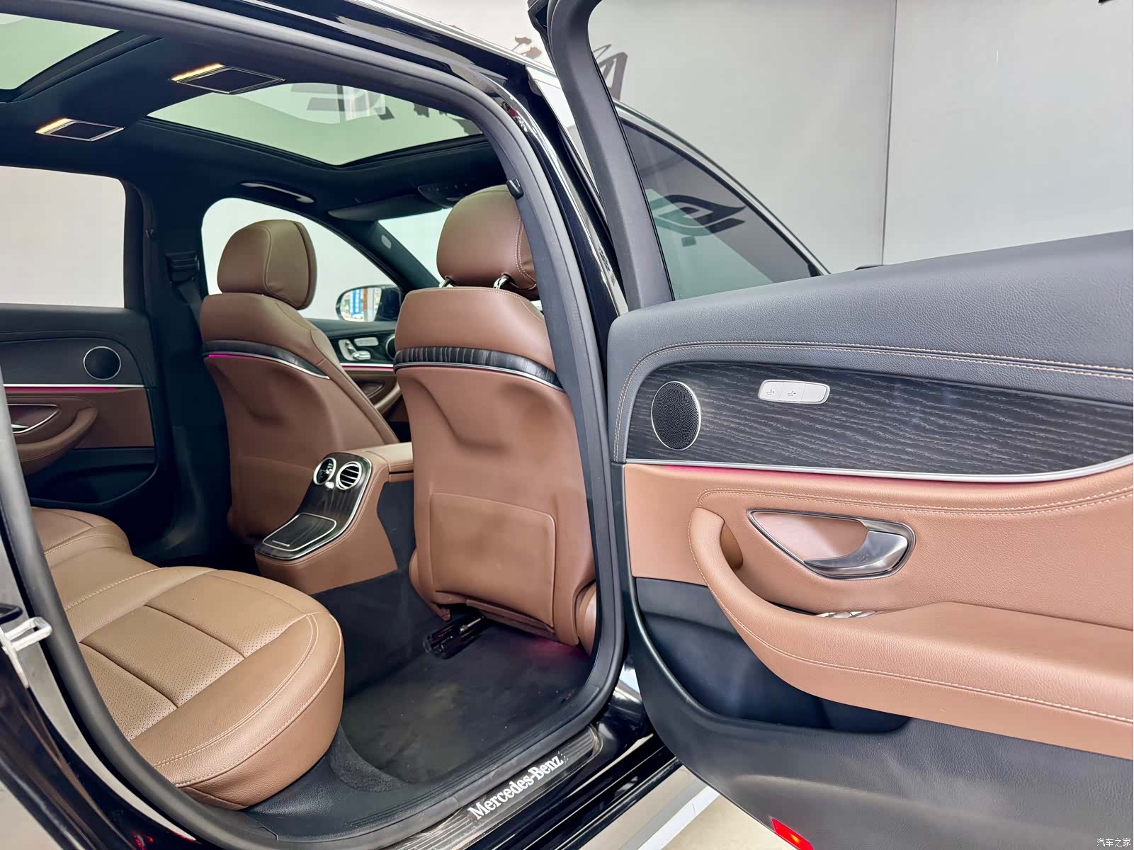 Mercedes-Benz E-Class, 2023 12