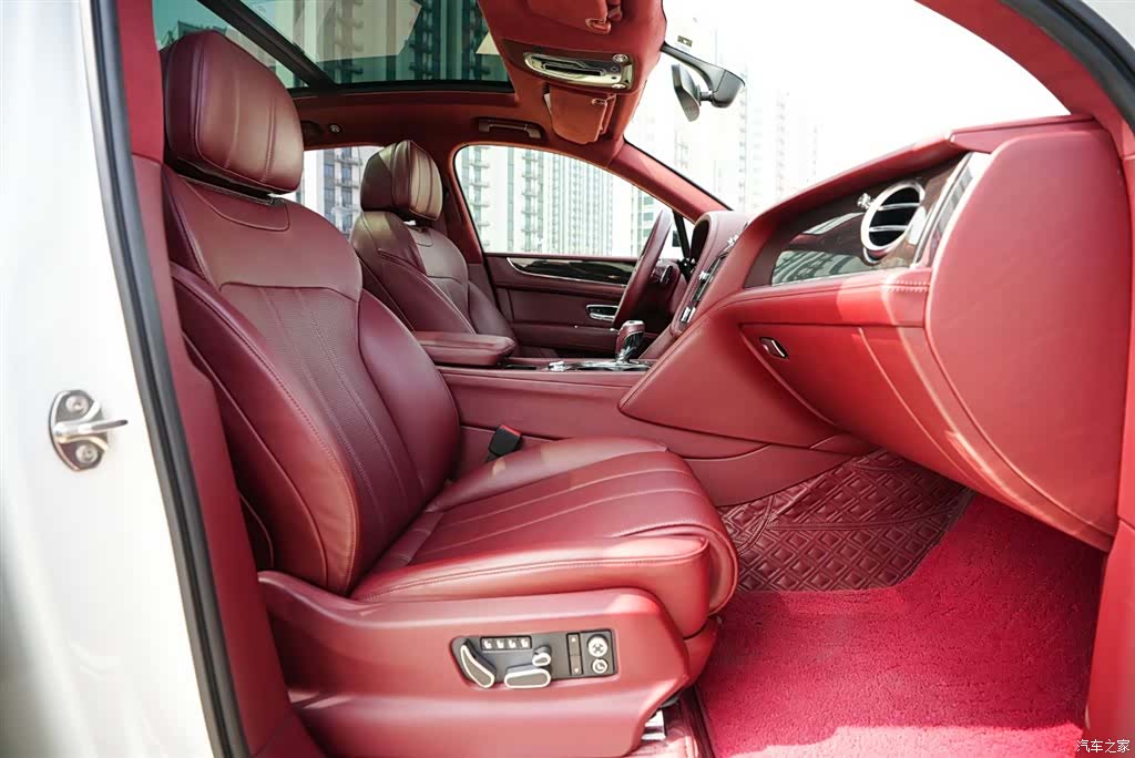 Bentley Bentayga, 2020 6