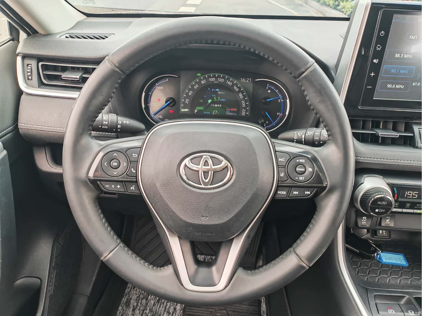 Toyota RAV4, 2020 12