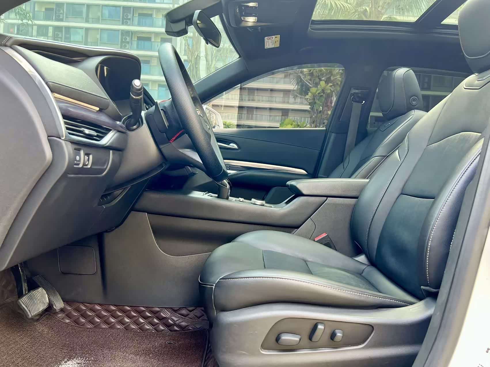 Cadillac XT4, 2022 все фото
