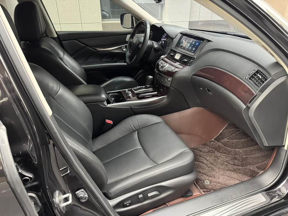 Infiniti Q70 Infiniti Q70