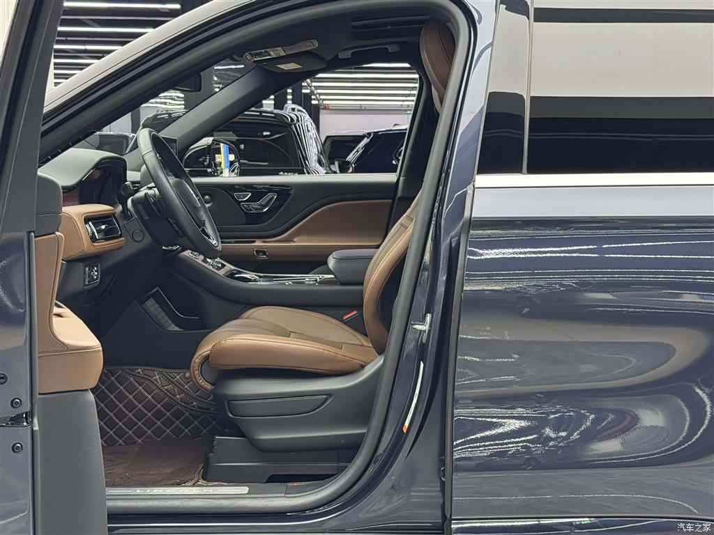 Lincoln Aviator, 2023 6