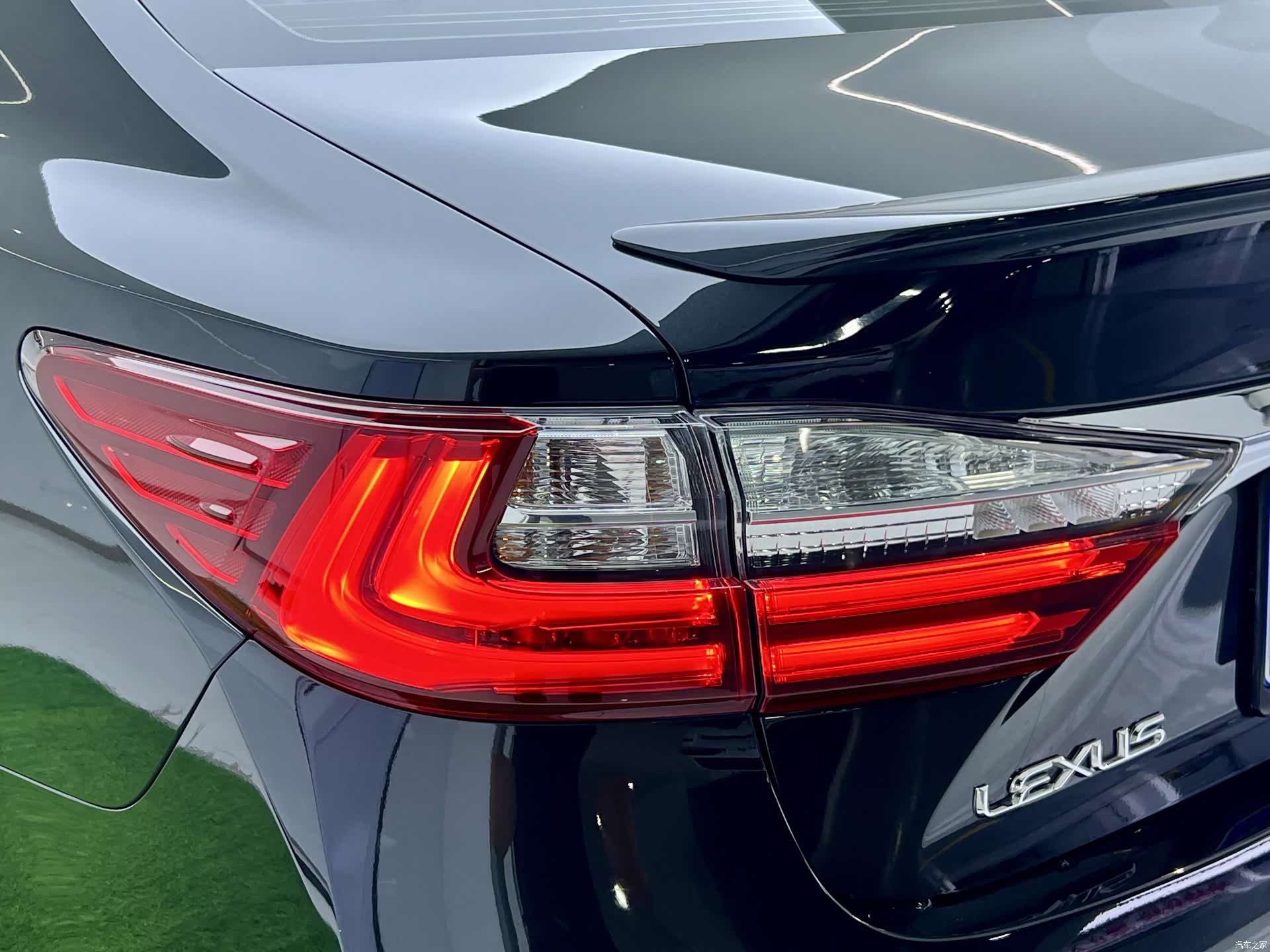 Lexus ES, 2018 13