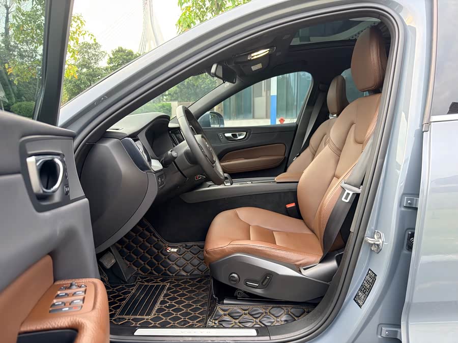 Volvo XC60 2021, фото 10