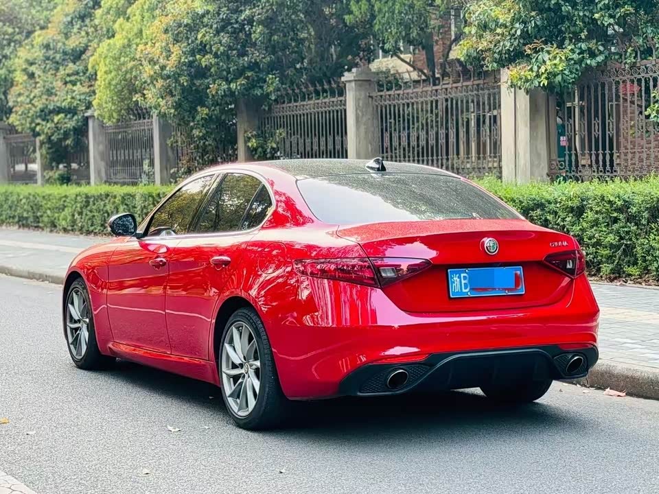 Alfa Romeo Giulia Alfa Romeo Giulia