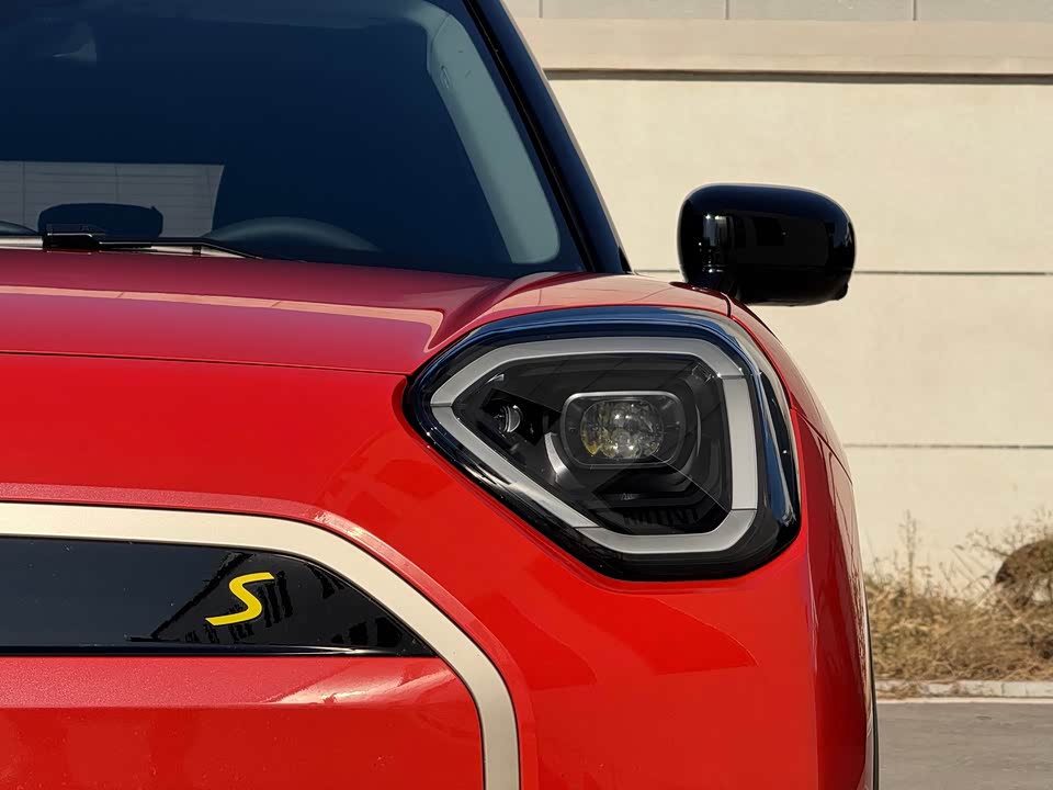 MINI Electric ACEMAN