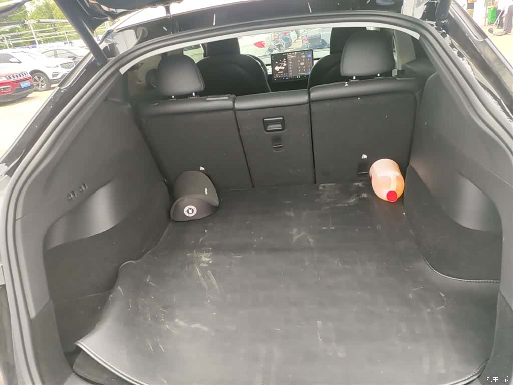 Tesla Model Y, 2024 18