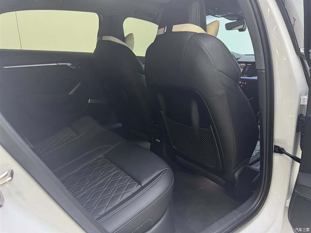 Audi Flying Spur, 2025 16