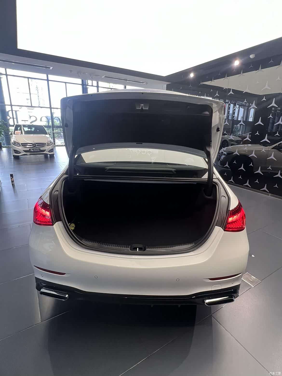 Mercedes-Benz C-Class, 2024 15
