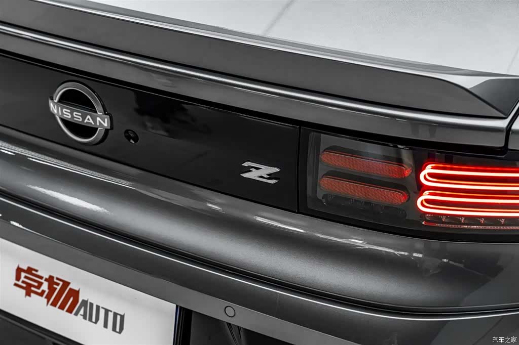 Nissan 400Z, 2023 38