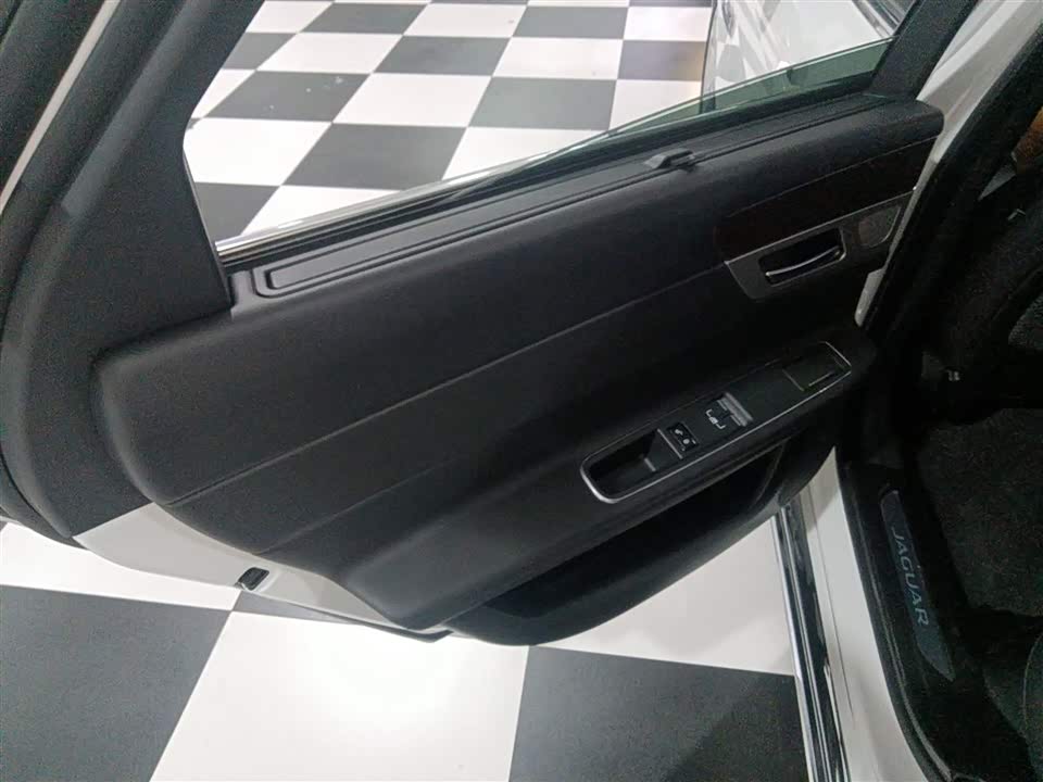 Jaguar XFL