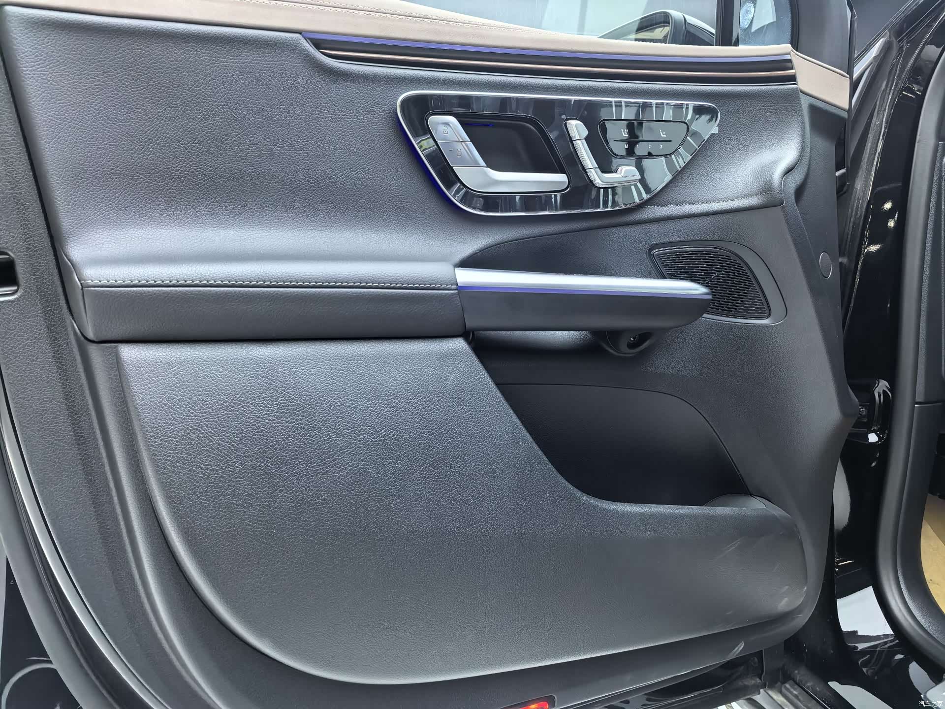 Mercedes-Benz EQE, 2025 10