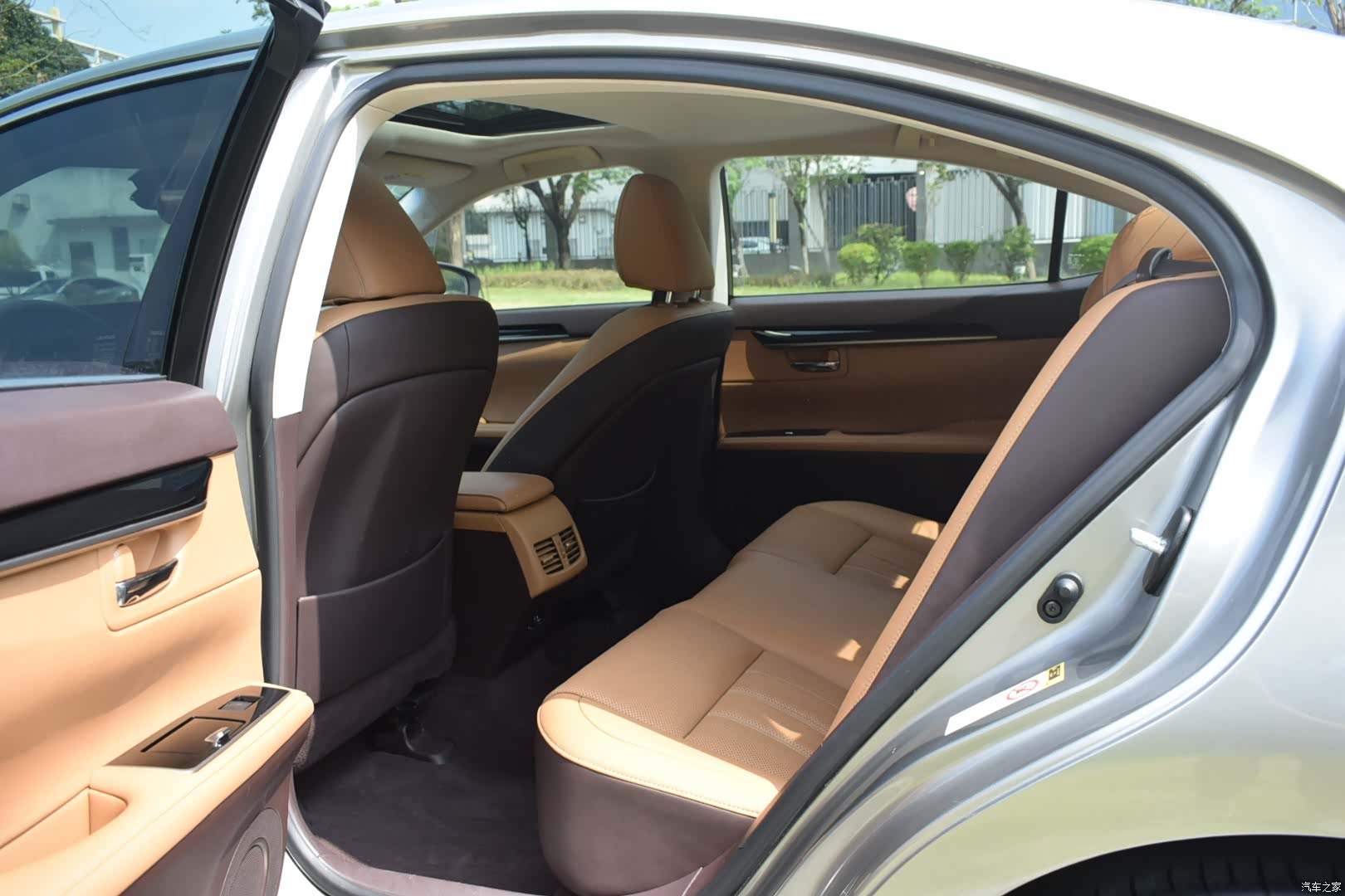 Lexus ES, 2017 12