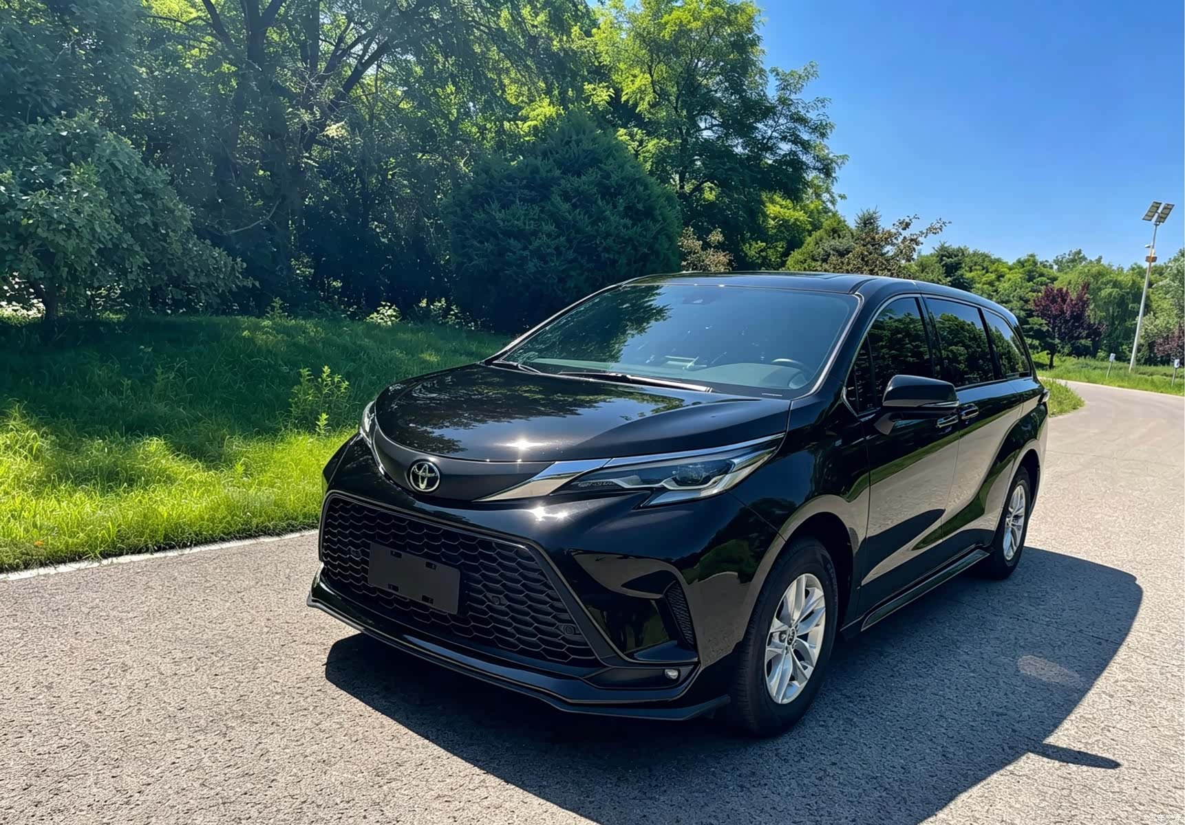Toyota Granvia, 2026 1