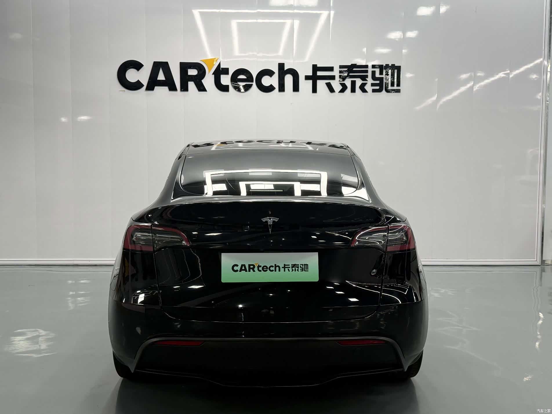 Tesla Model Y, 2023 17
