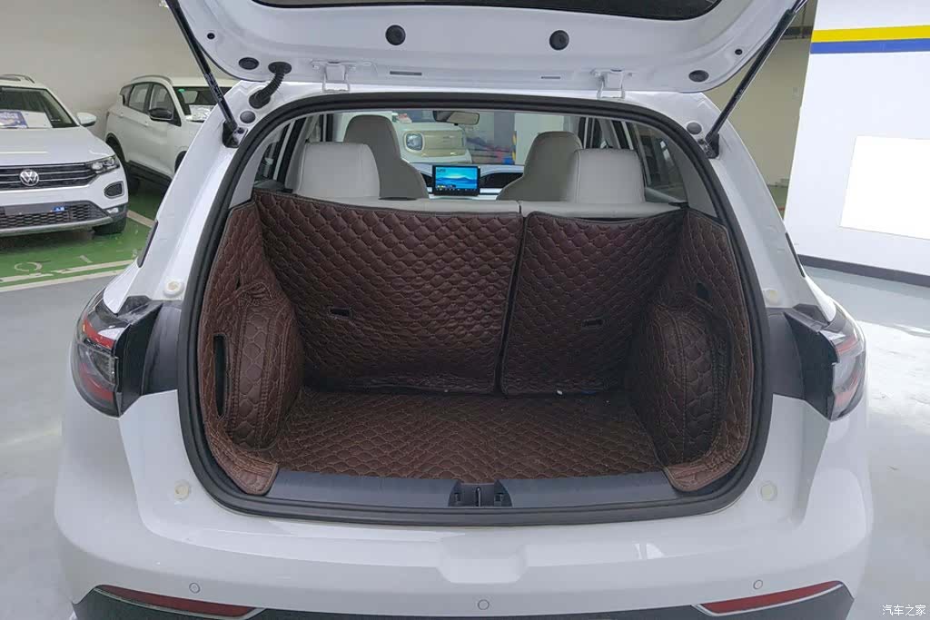 Geely Xingyuan, 2025 4