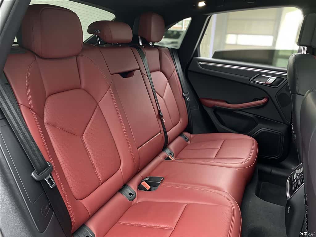 Porsche Macan, 2025 11