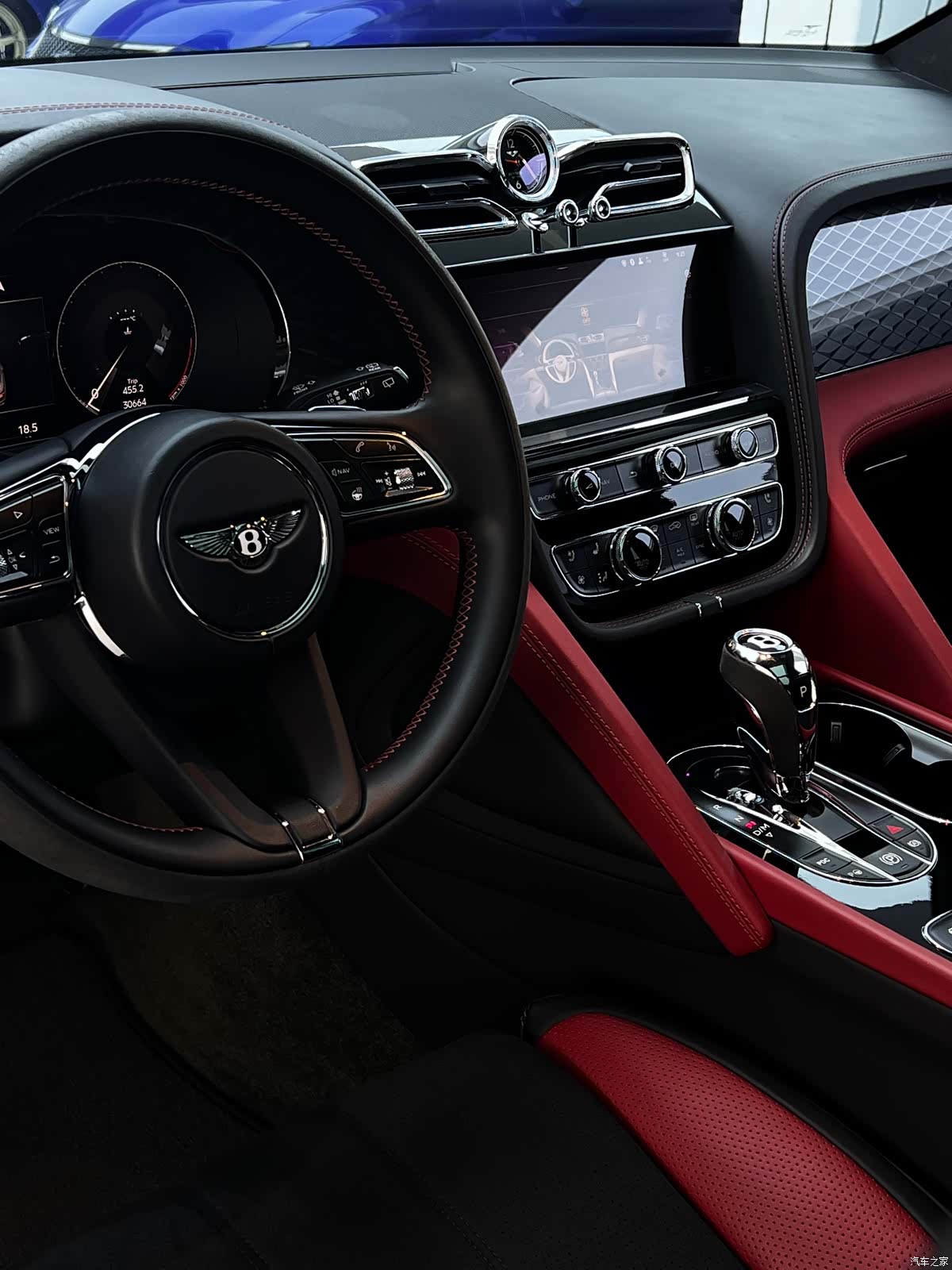 Bentley Bentayga, 2022 10