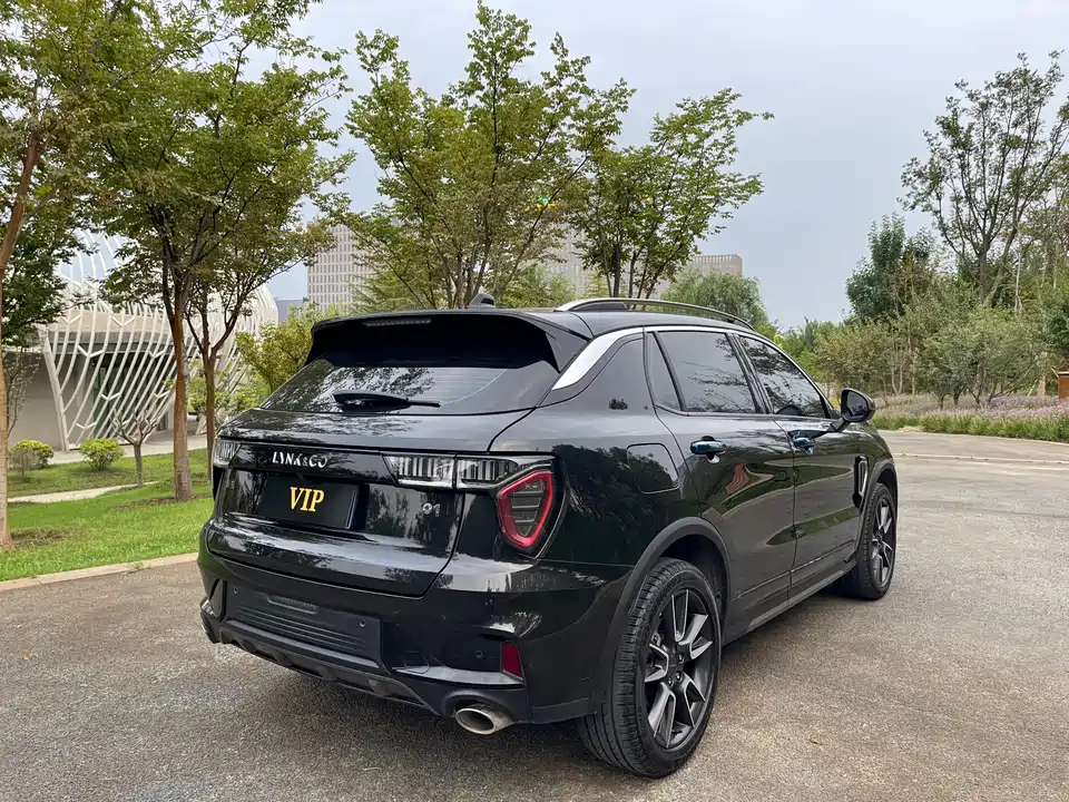Lynk & Co 01