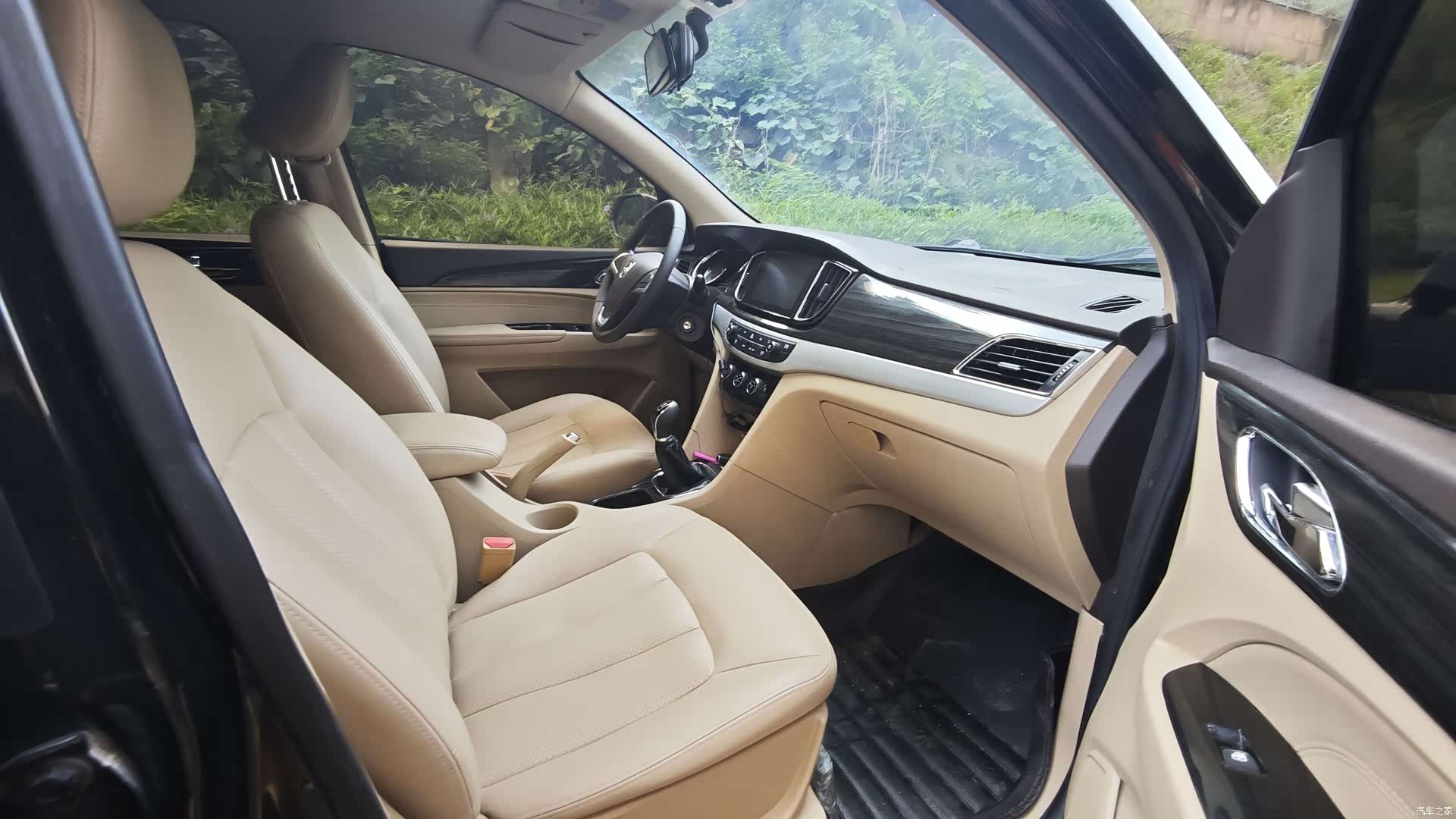 Wuling 730, 2016 10