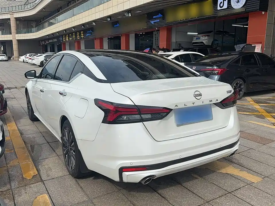 Nissan Teana