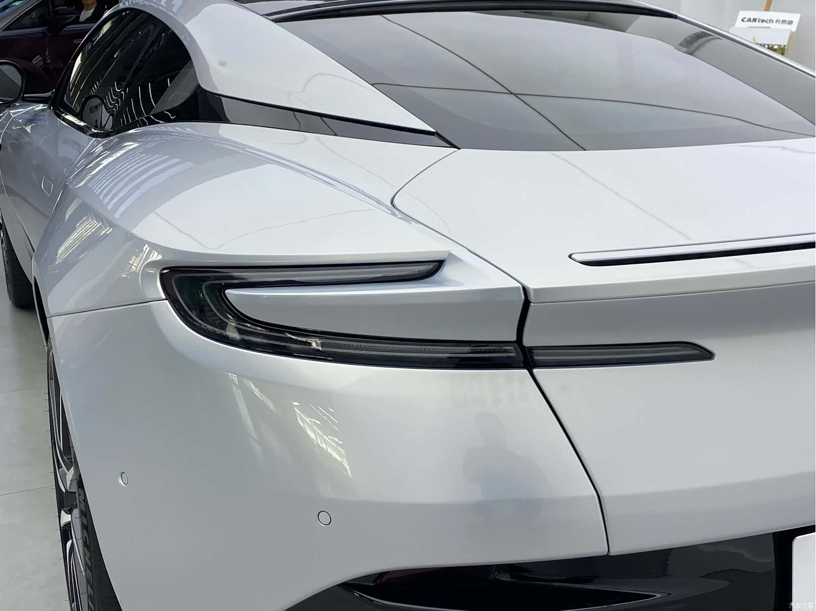 Aston Martin DB11, 2018 23
