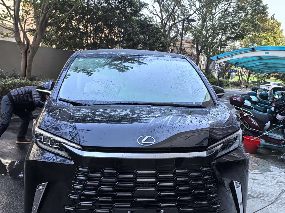 Lexus LM Lexus LM