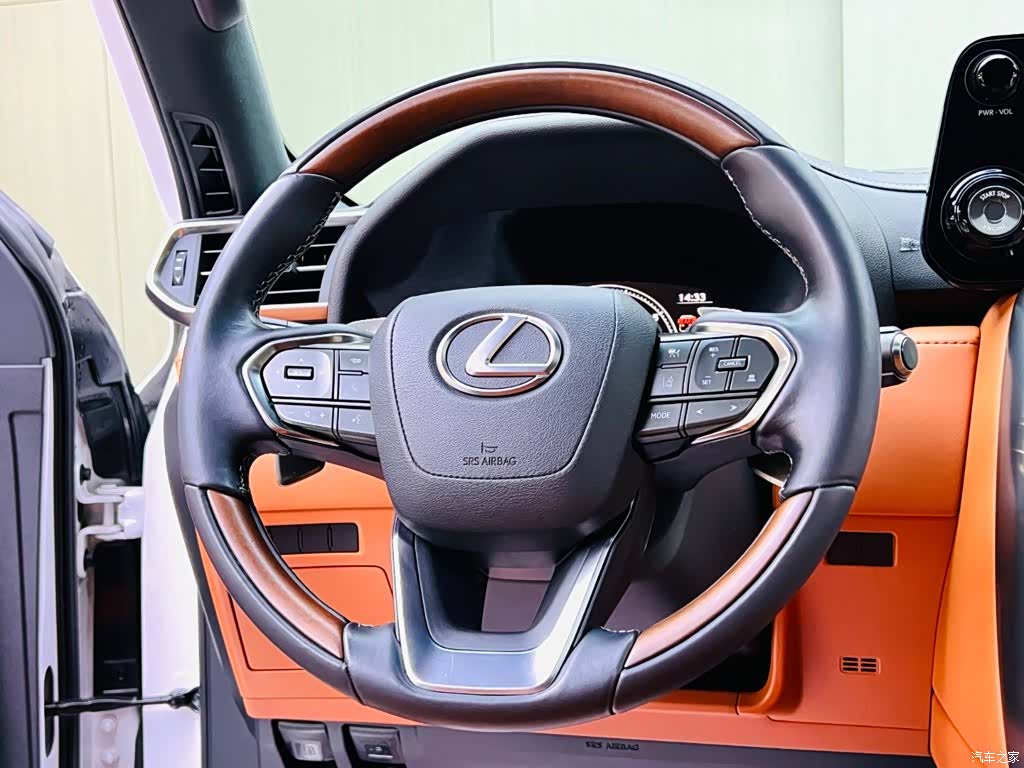 Lexus LX, 2022 10