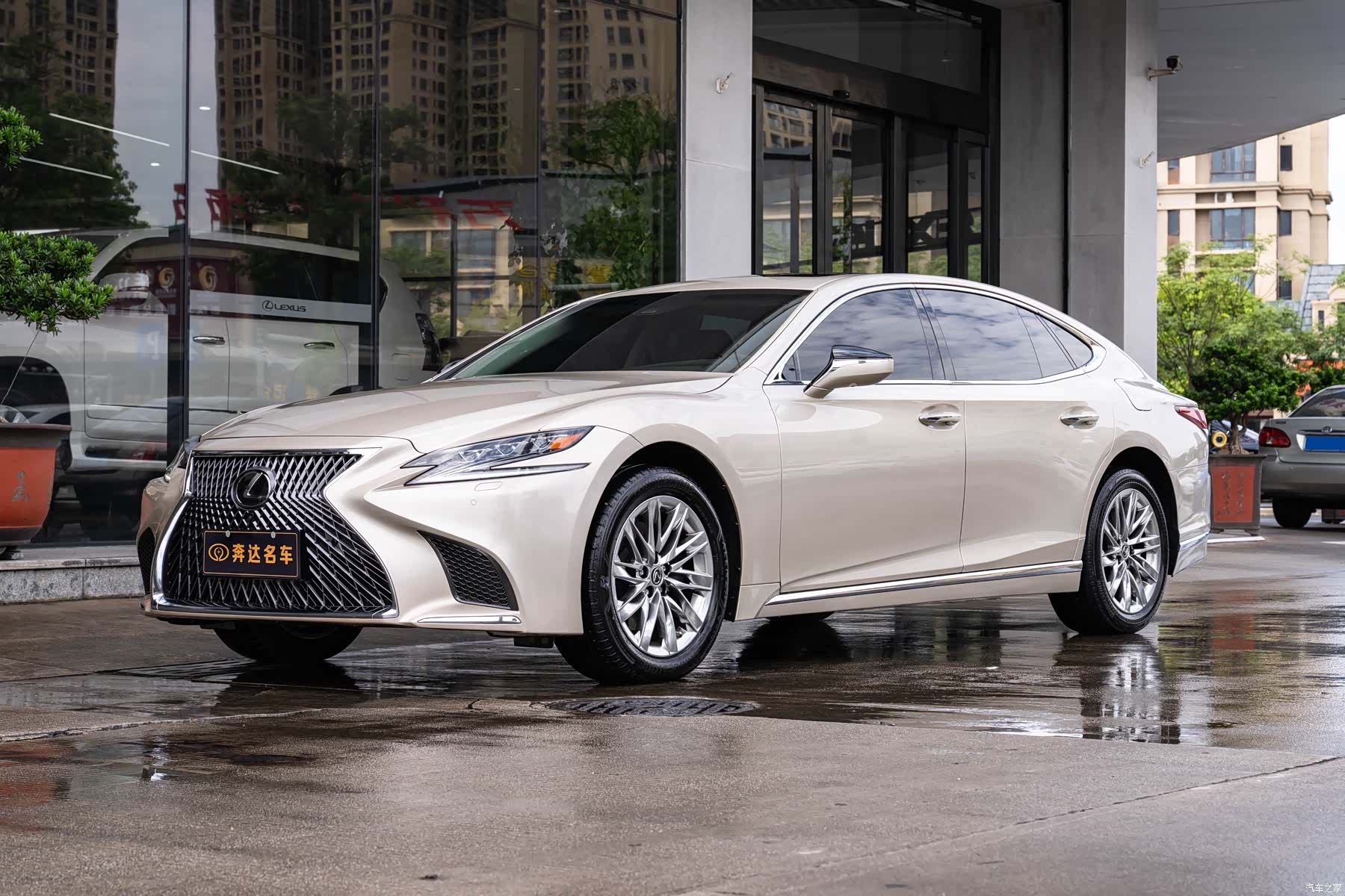 Lexus LS, 2018 1