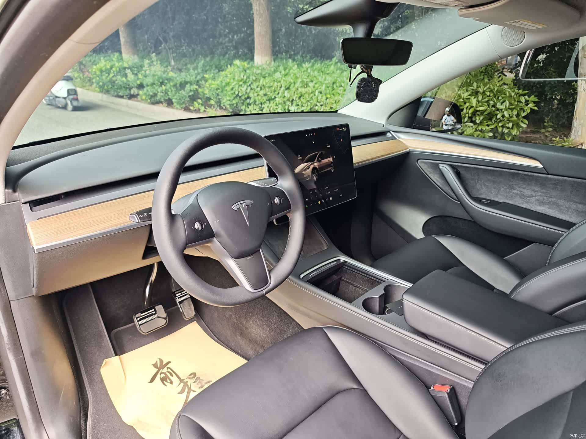 Tesla Model Y, 2023 9