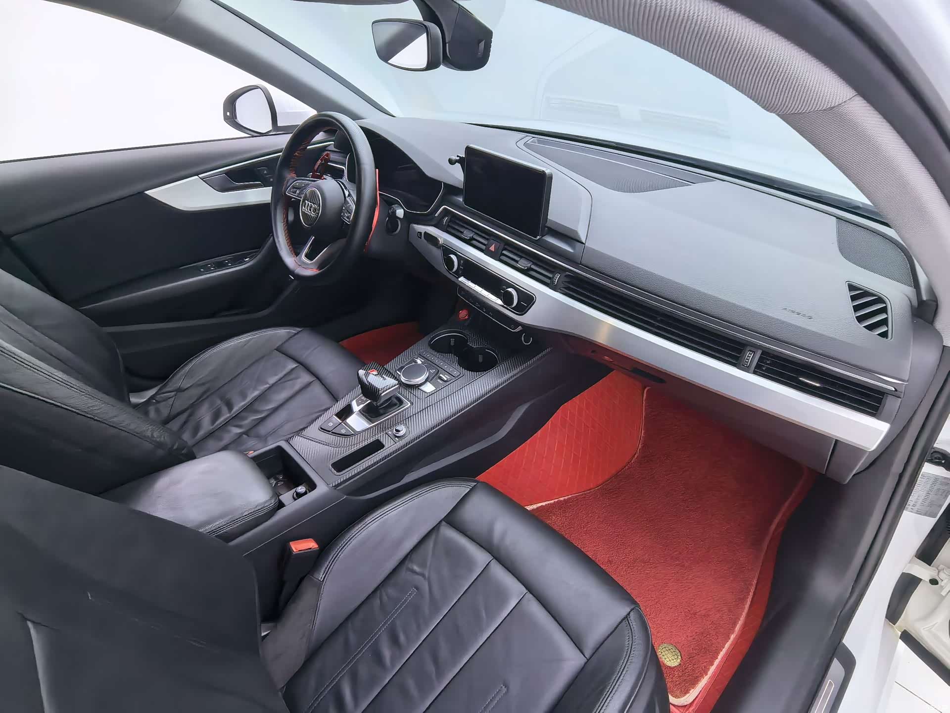 Audi A4L, 2020 все фото