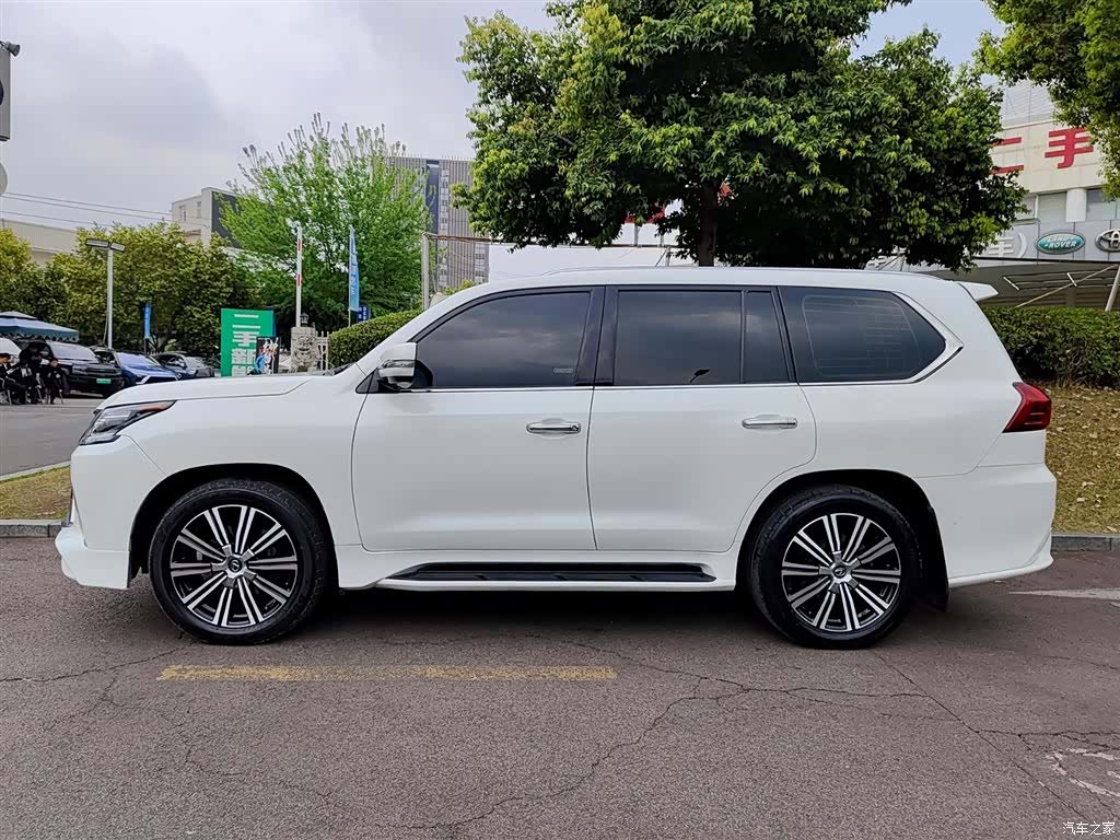 Lexus LX, 2020 3