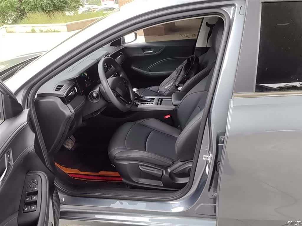 Roewe i5, 2025 15
