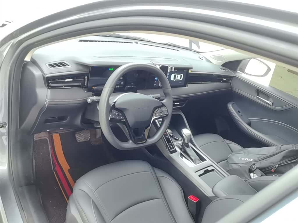Roewe i5, 2025 10