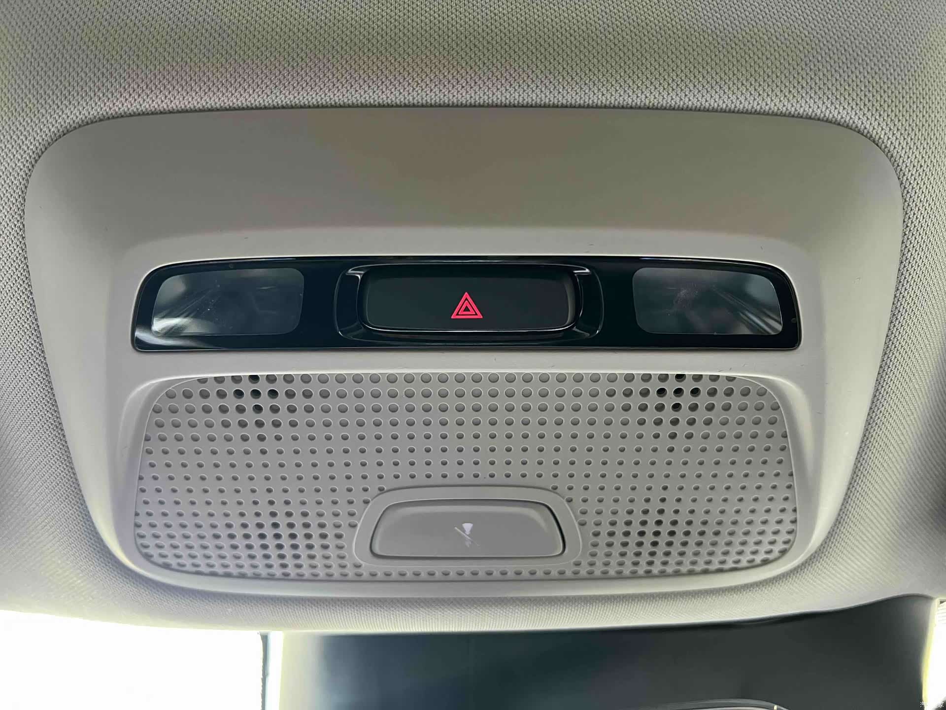 Xpeng P7, 2022 15