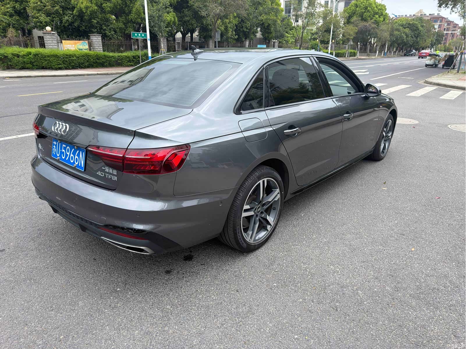 Audi A4L, 2023 все фото