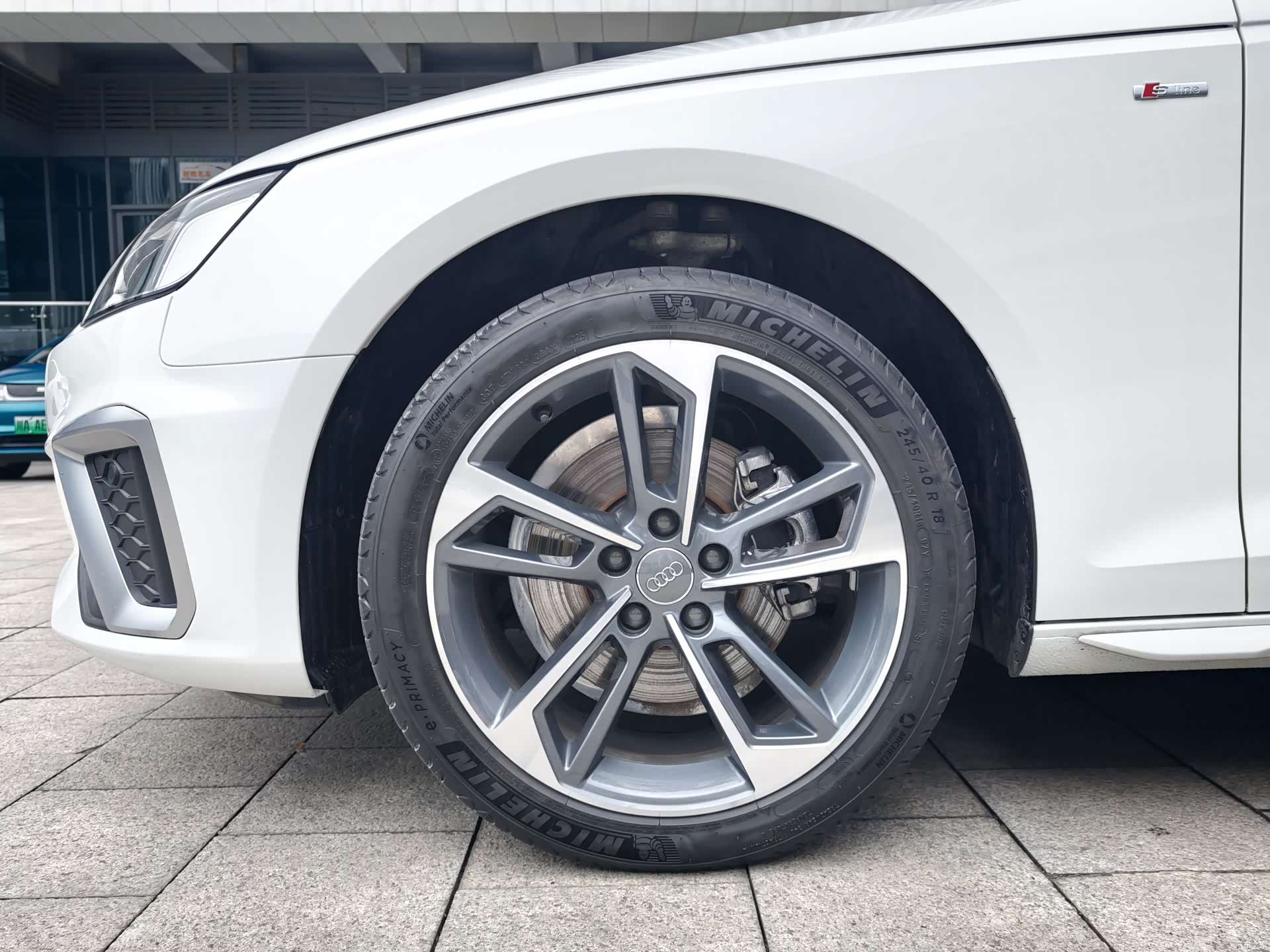 Audi A4L, 2020 все фото
