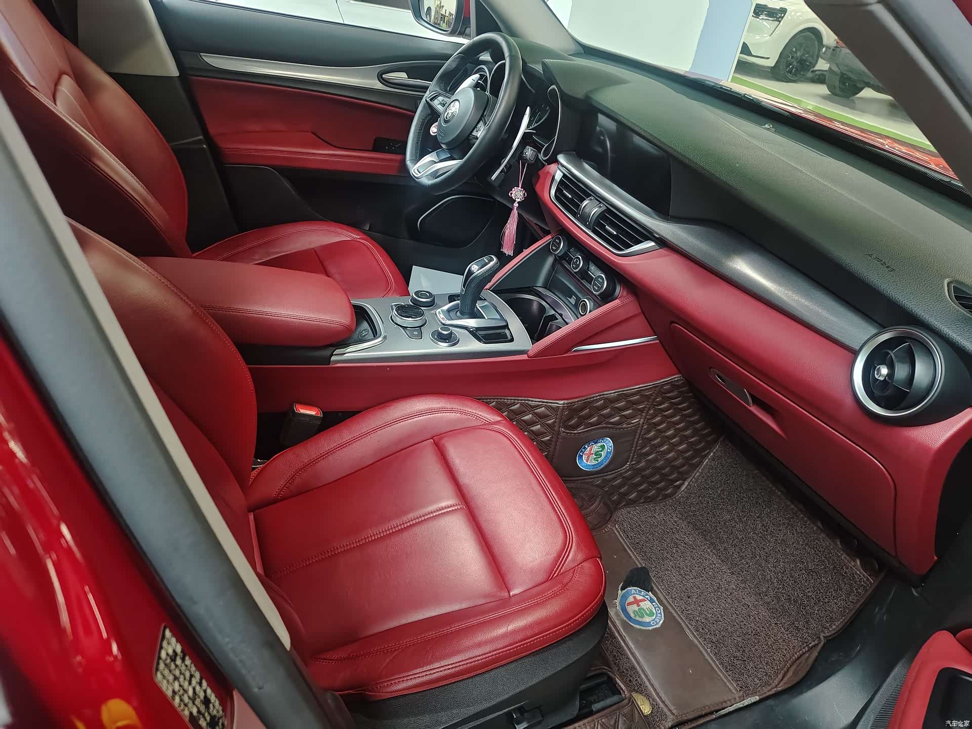Alfa Romeo Stelvio, 2019 12