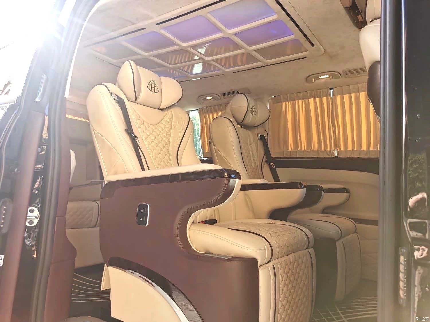 Mercedes-Benz 7, 2023 9