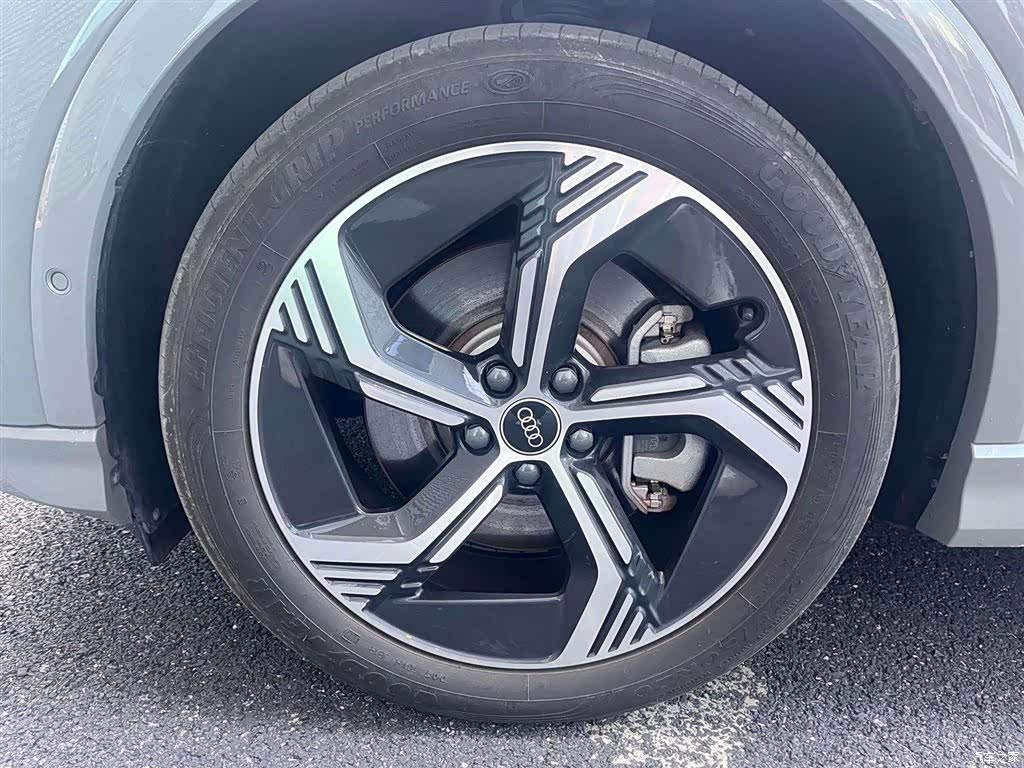 Audi Q4 e-tron, 2024 8