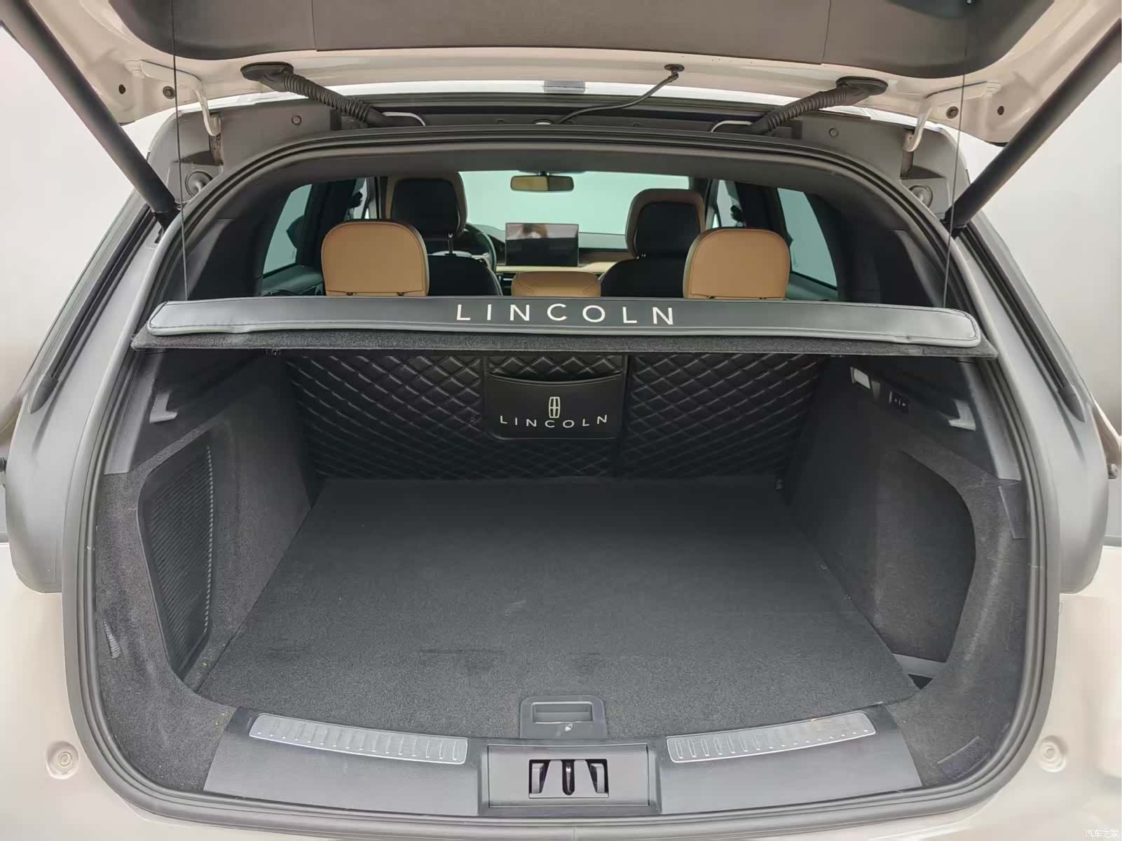 Lincoln Corsair, 2022 9